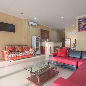 Reddoorz Plus Near Syamsudin Noor Airport 3